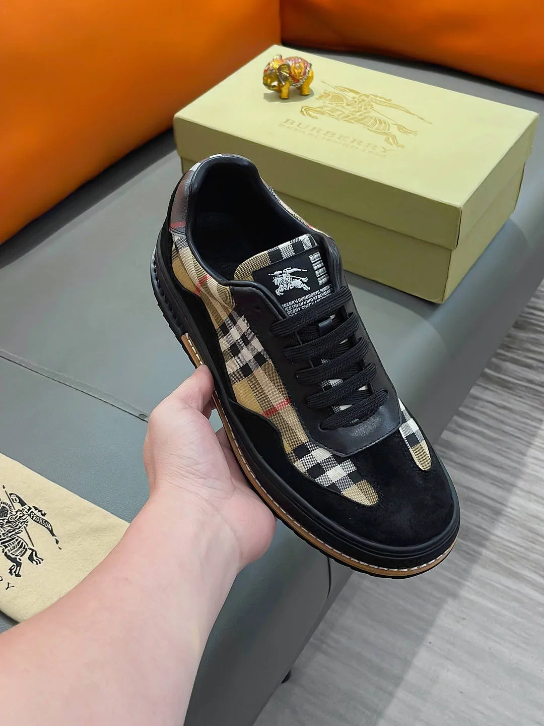Men's shoes BURBERRY "Burberry" P400 Regular size: 38-44 (casual shoes) Product materials: Selected cowhide upper, soft sheepskin lining; original outsole.